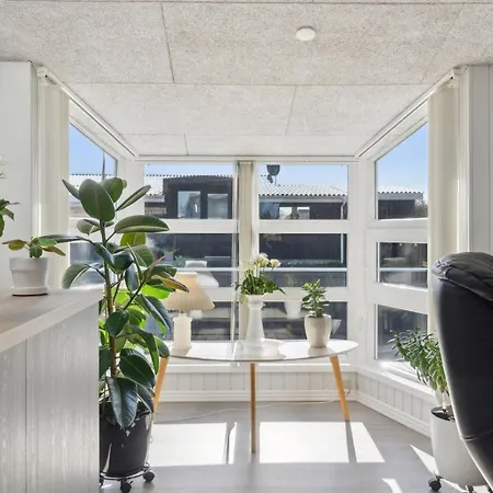 Gorgeous In With House A Panoramic View