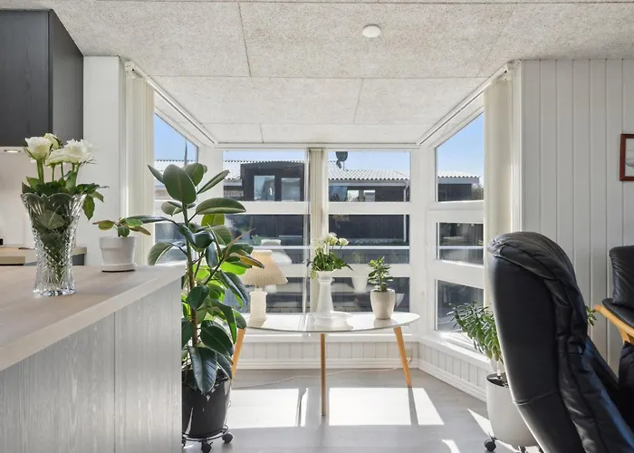 Gorgeous In With House A Panoramic View